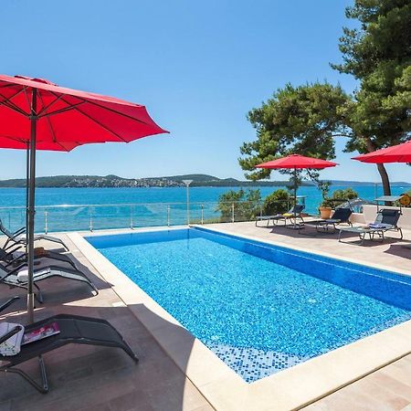 Gem Of The Sea Luxury Beach Apartment With Brand New Heating Infinity Pool Трогир Екстериор снимка