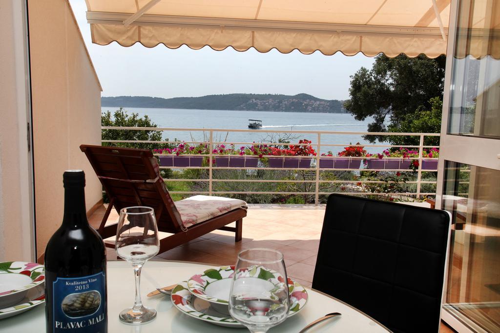 Gem Of The Sea Luxury Beach Apartment With Brand New Heating Infinity Pool Трогир Екстериор снимка