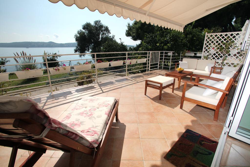 Gem Of The Sea Luxury Beach Apartment With Brand New Heating Infinity Pool Трогир Екстериор снимка