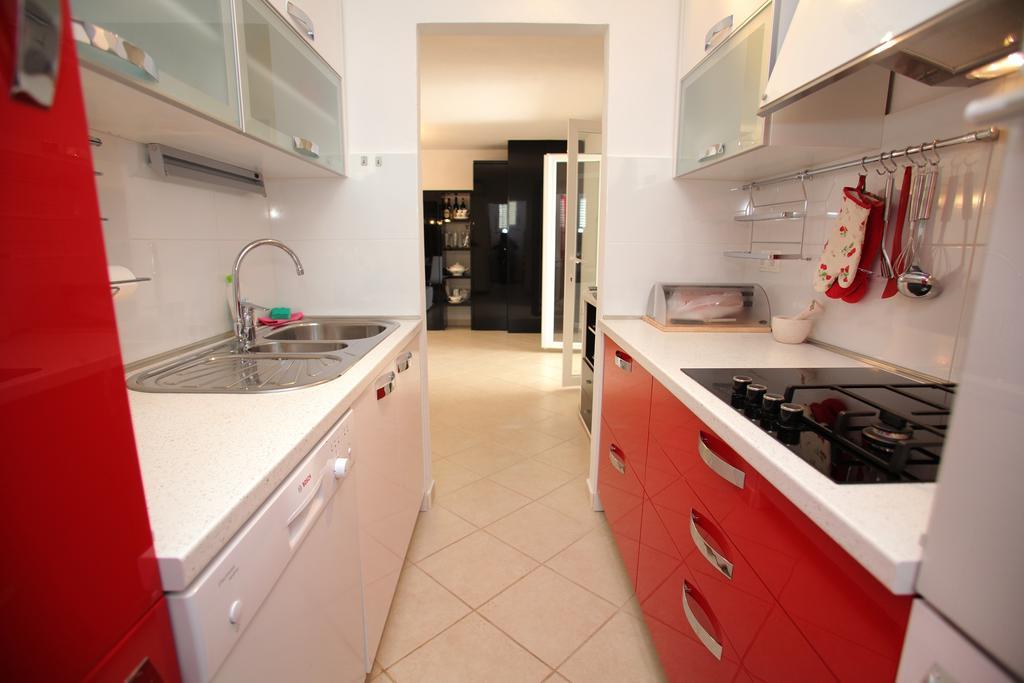 Gem Of The Sea Luxury Beach Apartment With Brand New Heating Infinity Pool Трогир Екстериор снимка