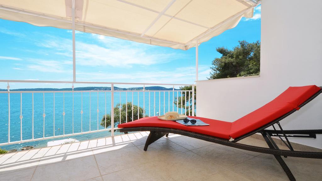 Gem Of The Sea Luxury Beach Apartment With Brand New Heating Infinity Pool Трогир Екстериор снимка
