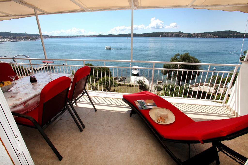 Gem Of The Sea Luxury Beach Apartment With Brand New Heating Infinity Pool Трогир Екстериор снимка