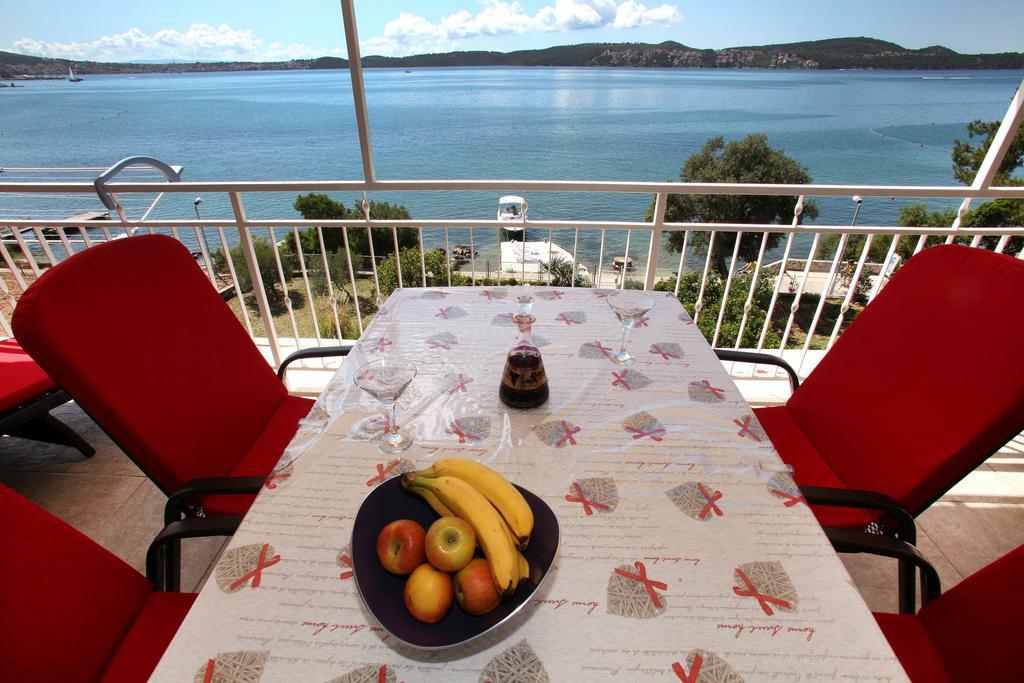 Gem Of The Sea Luxury Beach Apartment With Brand New Heating Infinity Pool Трогир Екстериор снимка