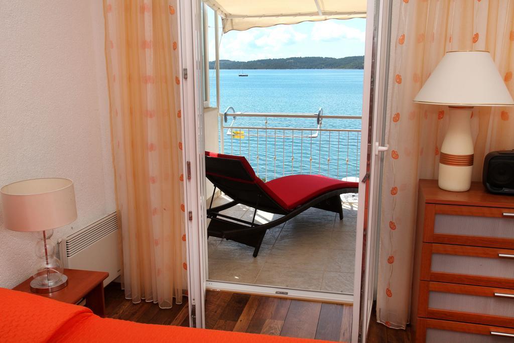 Gem Of The Sea Luxury Beach Apartment With Brand New Heating Infinity Pool Трогир Екстериор снимка