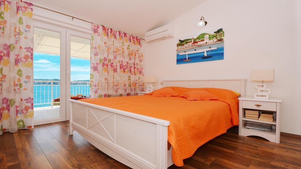Gem Of The Sea Luxury Beach Apartment With Brand New Heating Infinity Pool Трогир Екстериор снимка