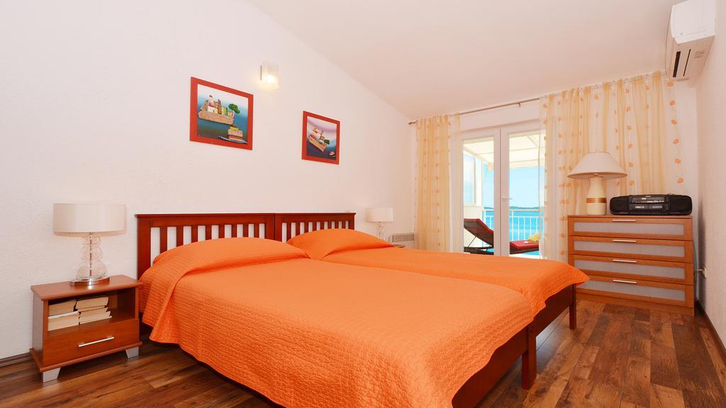 Gem Of The Sea Luxury Beach Apartment With Brand New Heating Infinity Pool Трогир Екстериор снимка