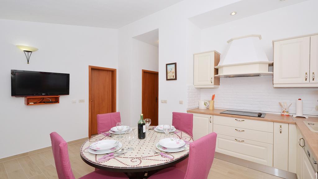 Gem Of The Sea Luxury Beach Apartment With Brand New Heating Infinity Pool Трогир Екстериор снимка