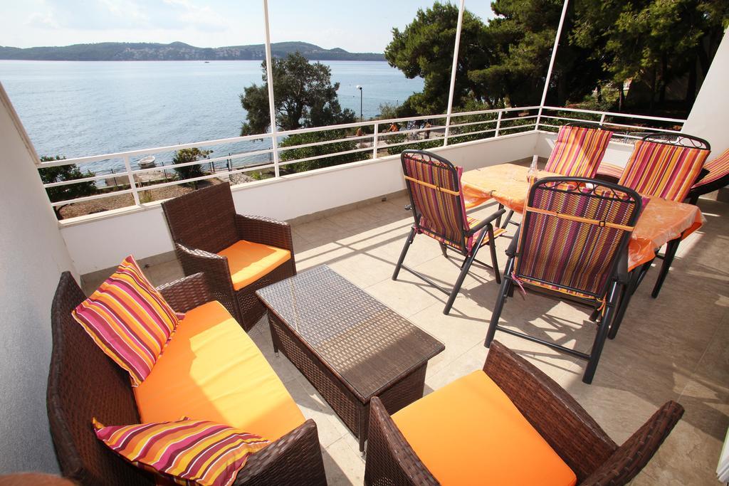 Gem Of The Sea Luxury Beach Apartment With Brand New Heating Infinity Pool Трогир Екстериор снимка