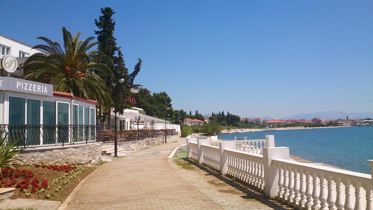 Gem Of The Sea Luxury Beach Apartment With Brand New Heating Infinity Pool Трогир Екстериор снимка