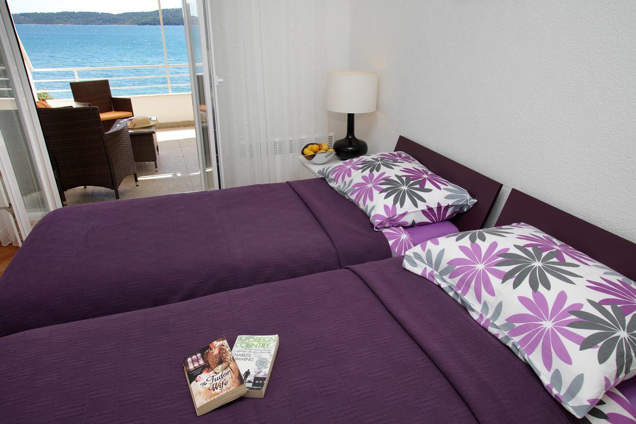 Gem Of The Sea Luxury Beach Apartment With Brand New Heating Infinity Pool Трогир Екстериор снимка
