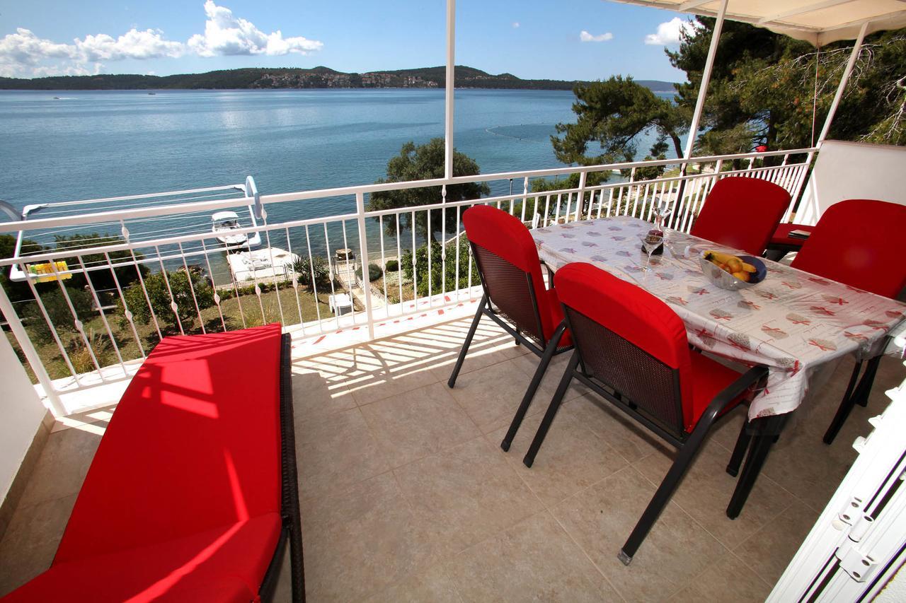 Gem Of The Sea Luxury Beach Apartment With Brand New Heating Infinity Pool Трогир Екстериор снимка