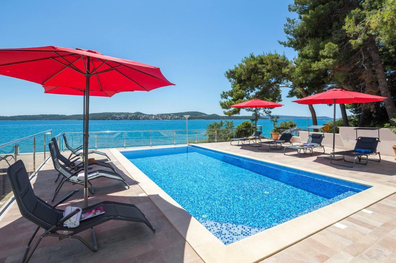 Gem Of The Sea Luxury Beach Apartment With Brand New Heating Infinity Pool Трогир Екстериор снимка