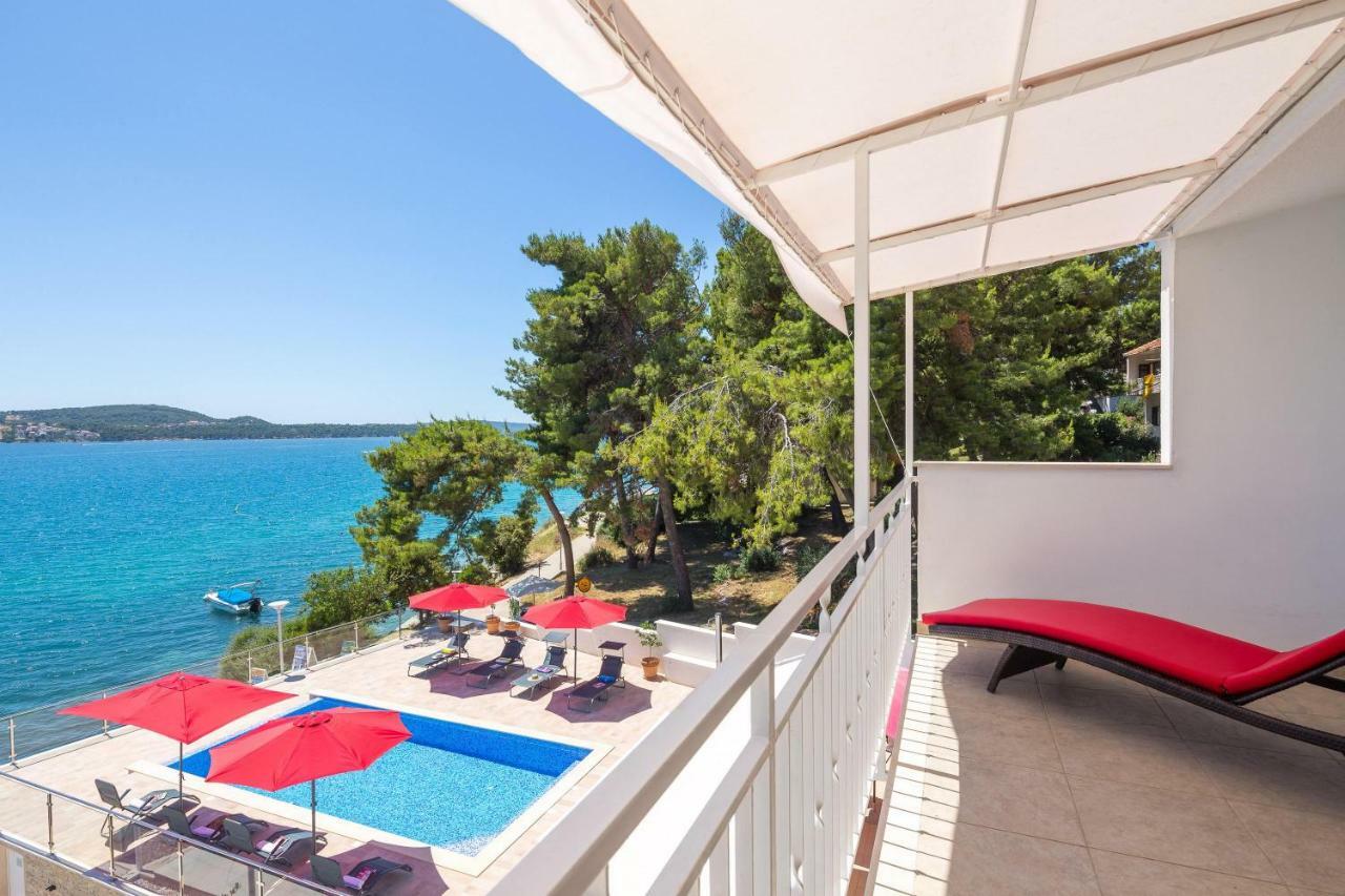 Gem Of The Sea Luxury Beach Apartment With Brand New Heating Infinity Pool Трогир Екстериор снимка