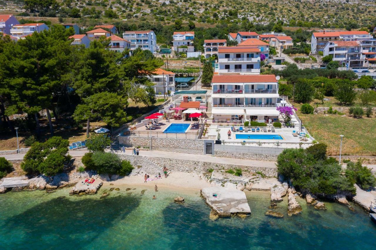 Gem Of The Sea Luxury Beach Apartment With Brand New Heating Infinity Pool Трогир Екстериор снимка