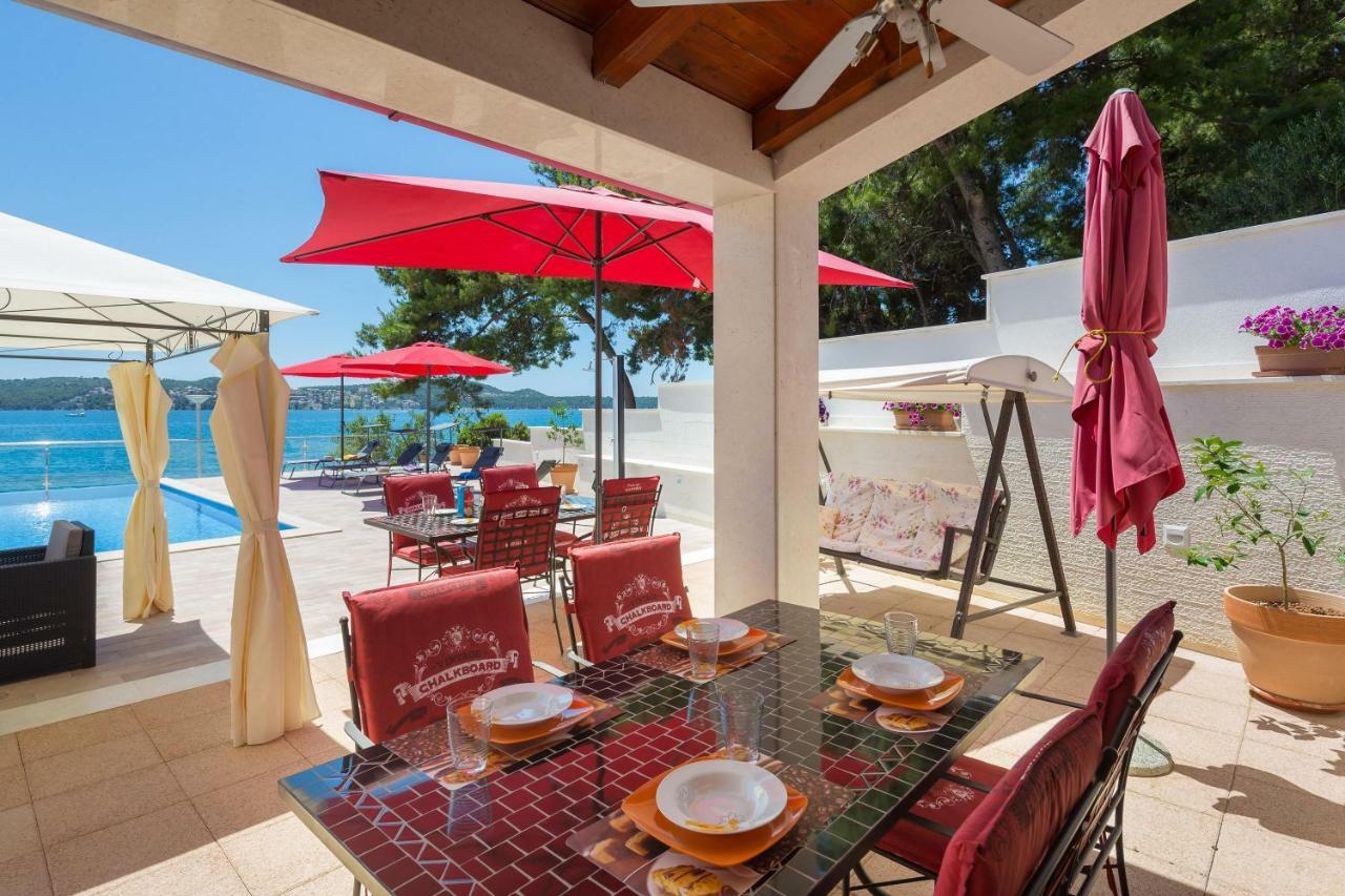 Gem Of The Sea Luxury Beach Apartment With Brand New Heating Infinity Pool Трогир Екстериор снимка