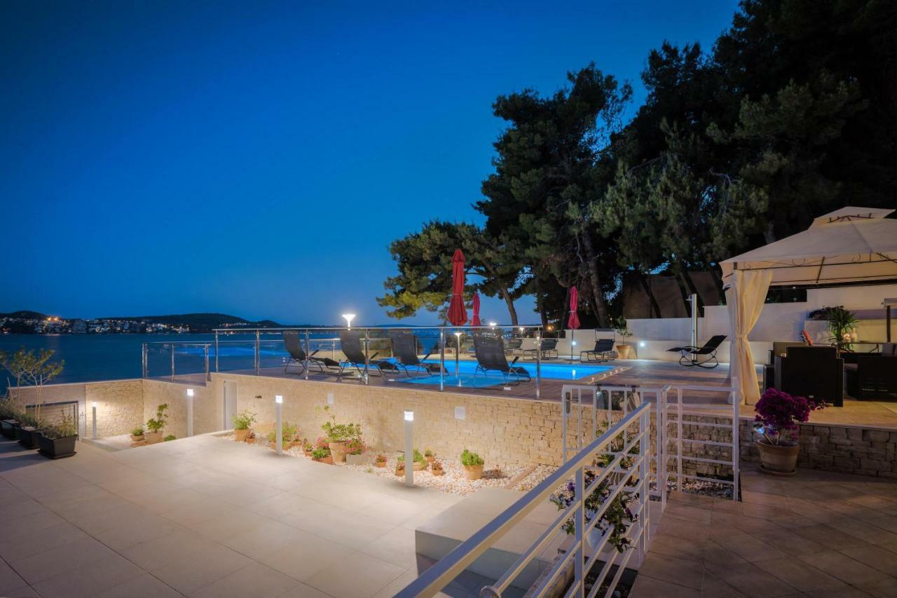 Gem Of The Sea Luxury Beach Apartment With Brand New Heating Infinity Pool Трогир Екстериор снимка