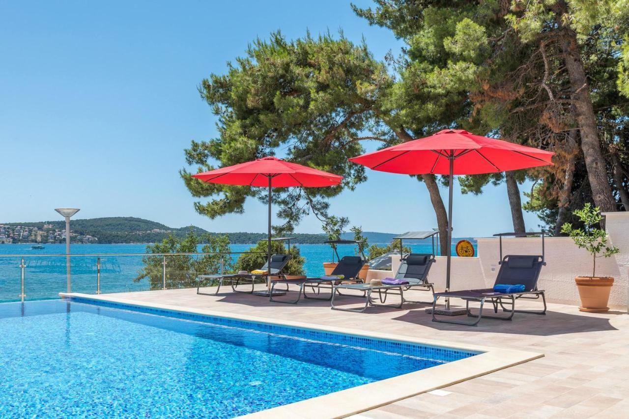 Gem Of The Sea Luxury Beach Apartment With Brand New Heating Infinity Pool Трогир Екстериор снимка