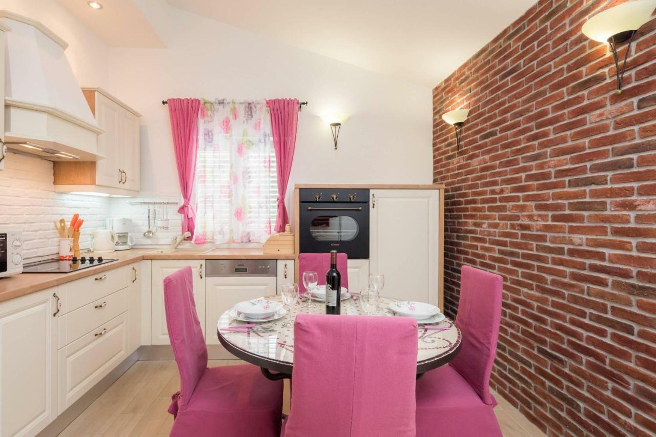 Gem Of The Sea Luxury Beach Apartment With Brand New Heating Infinity Pool Трогир Екстериор снимка