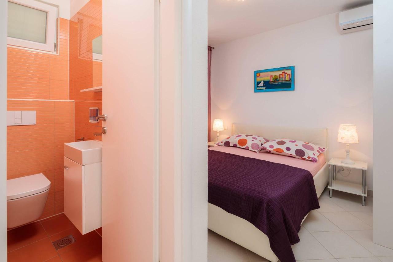 Gem Of The Sea Luxury Beach Apartment With Brand New Heating Infinity Pool Трогир Екстериор снимка