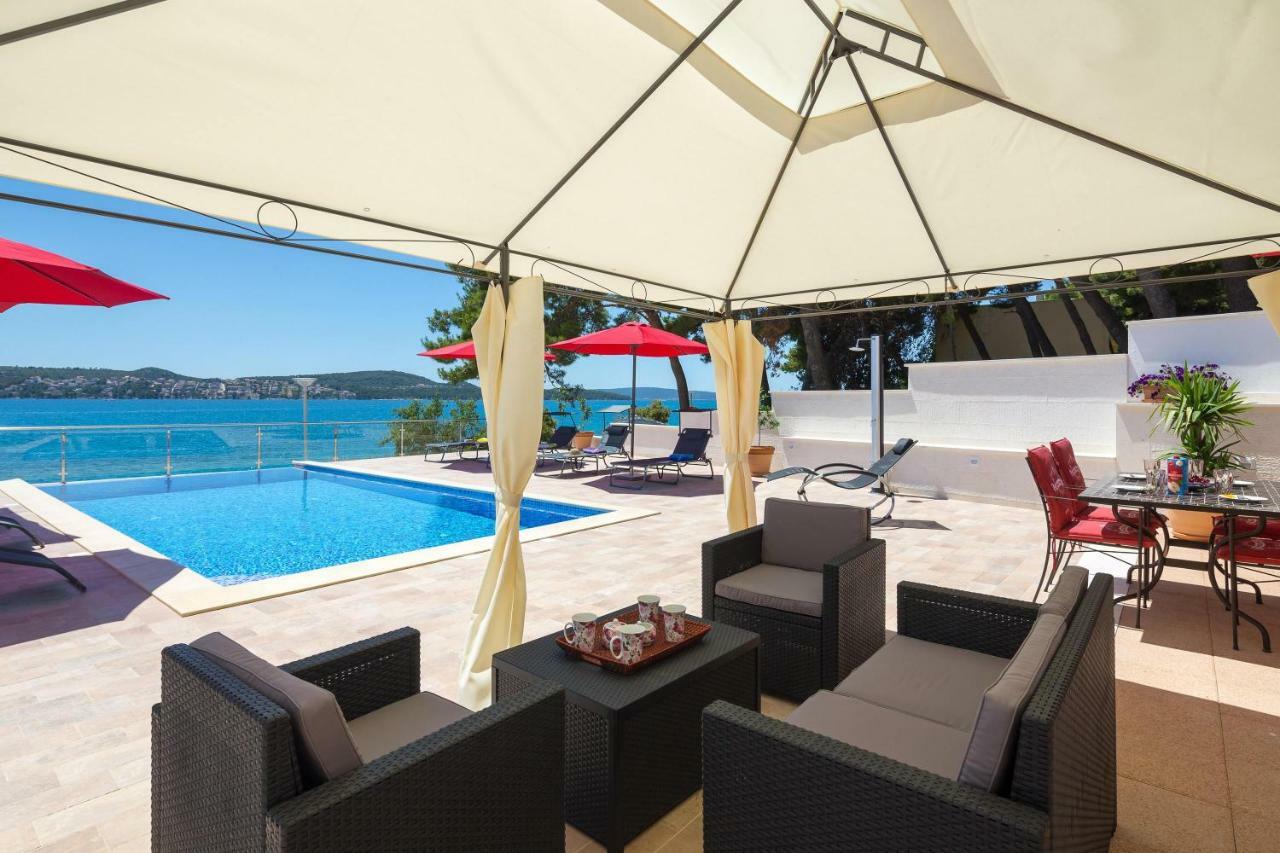 Gem Of The Sea Luxury Beach Apartment With Brand New Heating Infinity Pool Трогир Екстериор снимка