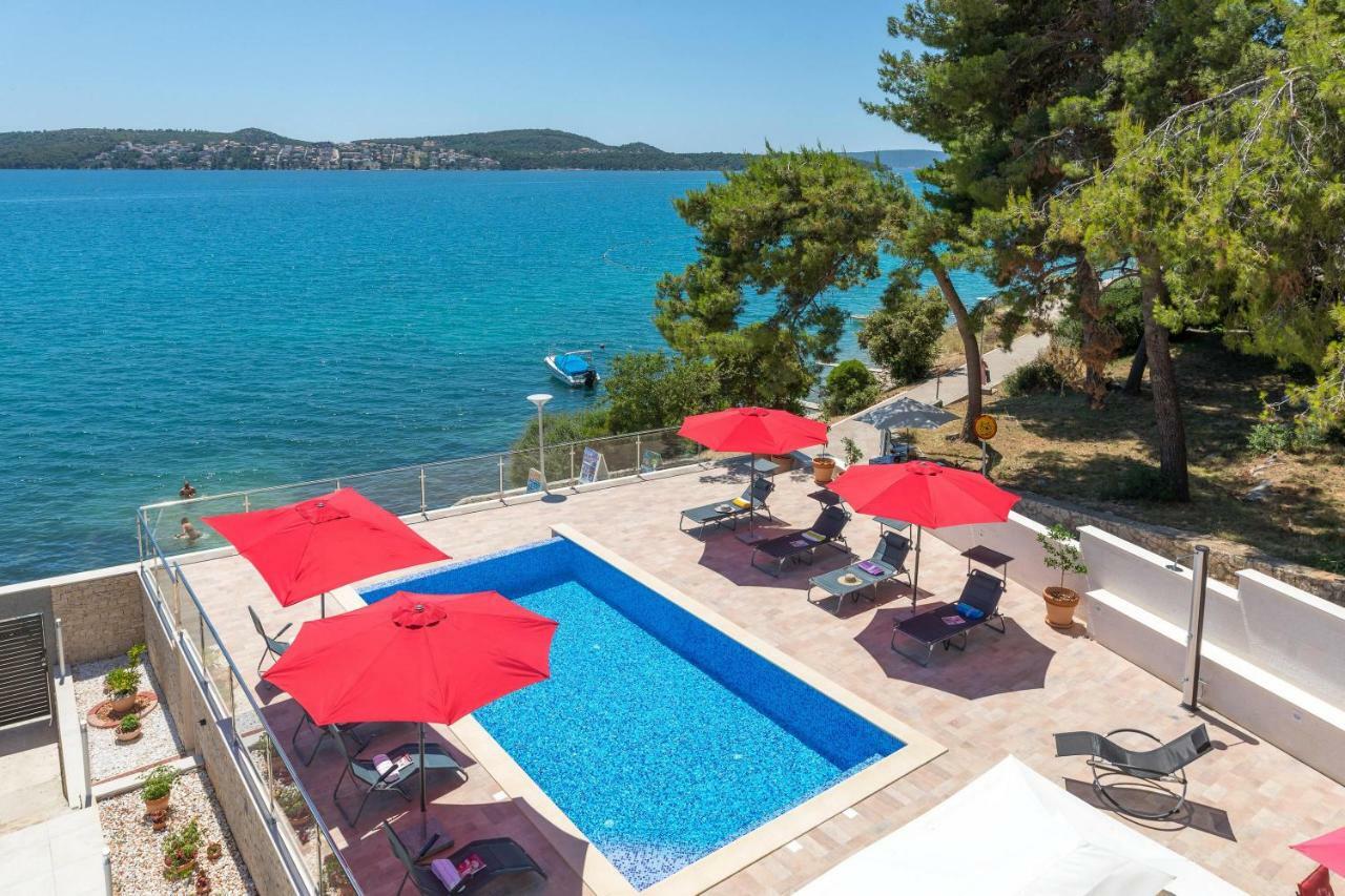 Gem Of The Sea Luxury Beach Apartment With Brand New Heating Infinity Pool Трогир Екстериор снимка