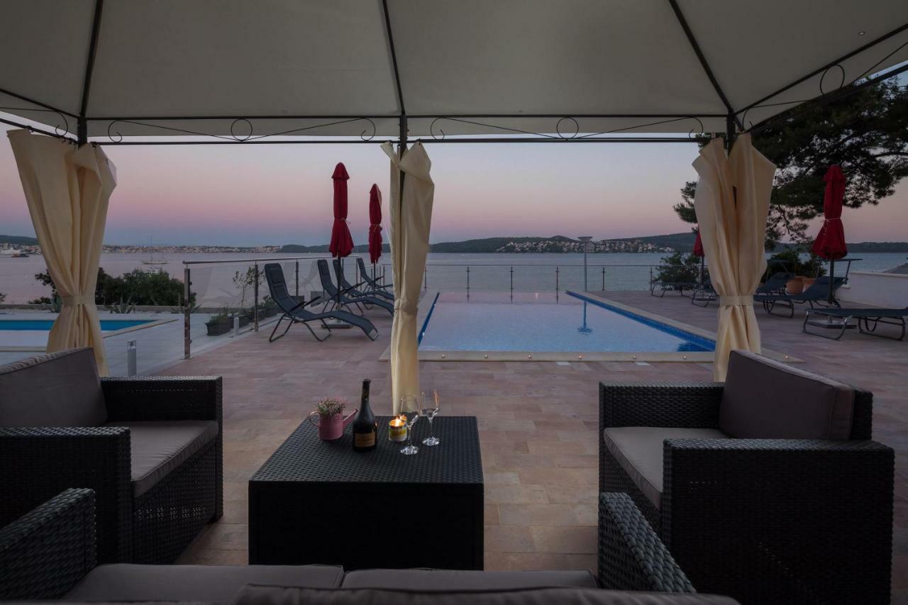 Gem Of The Sea Luxury Beach Apartment With Brand New Heating Infinity Pool Трогир Екстериор снимка