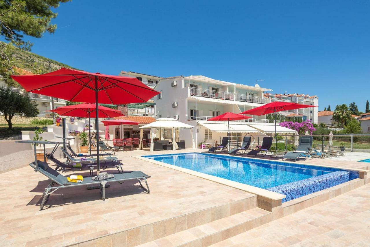 Gem Of The Sea Luxury Beach Apartment With Brand New Heating Infinity Pool Трогир Екстериор снимка